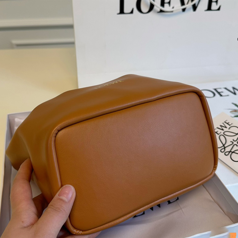 ロエベ (LOEWE) Squeeze ポケットバッグ 脇下バッグ ハンドバッグ レディース