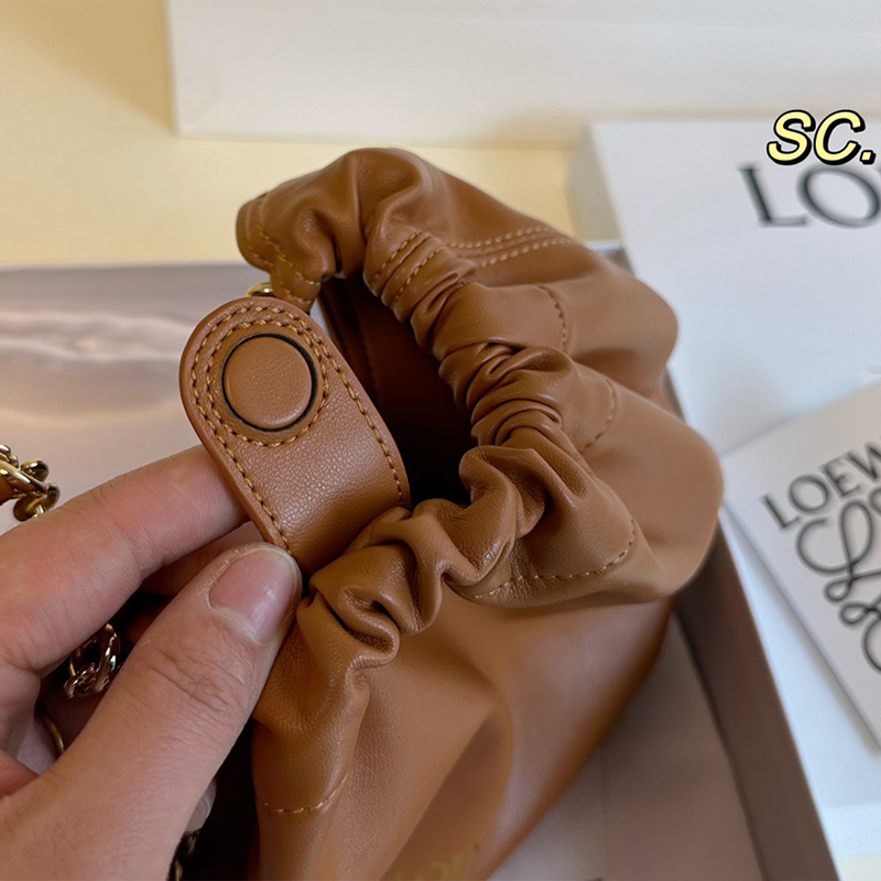 ロエベ (LOEWE) Squeeze ポケットバッグ 脇下バッグ ハンドバッグ レディース