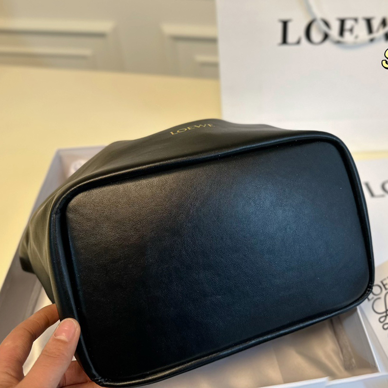 ロエベ (LOEWE) Squeeze ポケットバッグ 脇下バッグ ハンドバッグ レディース