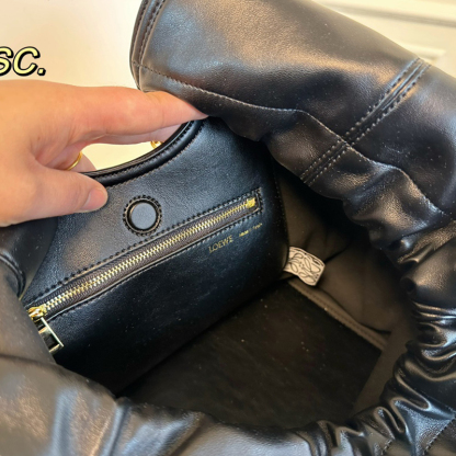 ロエベ (LOEWE) Squeeze ポケットバッグ 脇下バッグ ハンドバッグ レディース