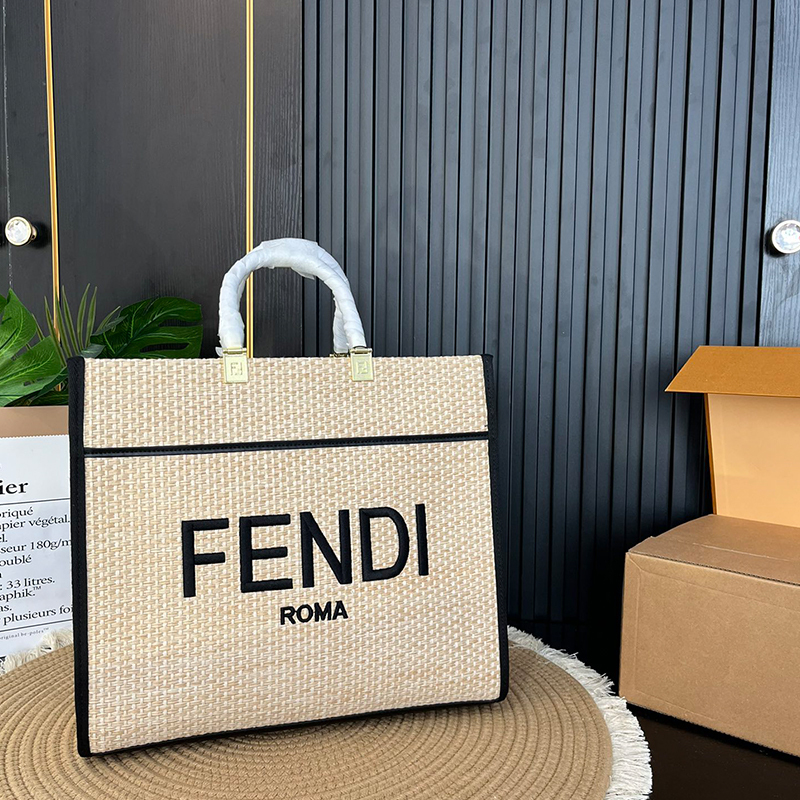 フェンディ（FENDI）無地 定番 トートバッグ レディース