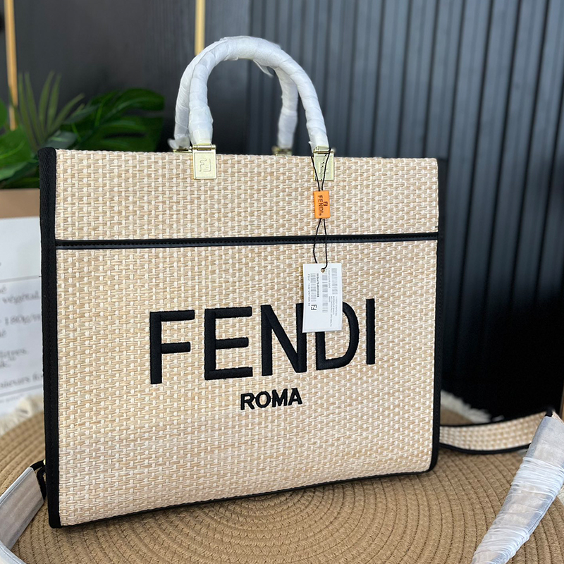 フェンディ（FENDI）無地 定番 トートバッグ レディース