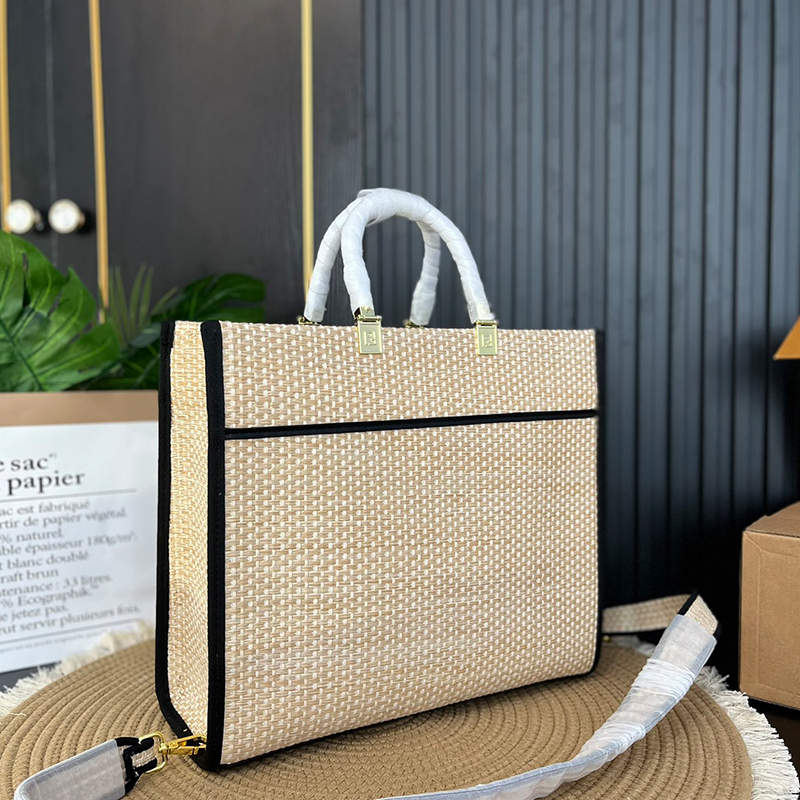 フェンディ（FENDI）無地 定番 トートバッグ レディース