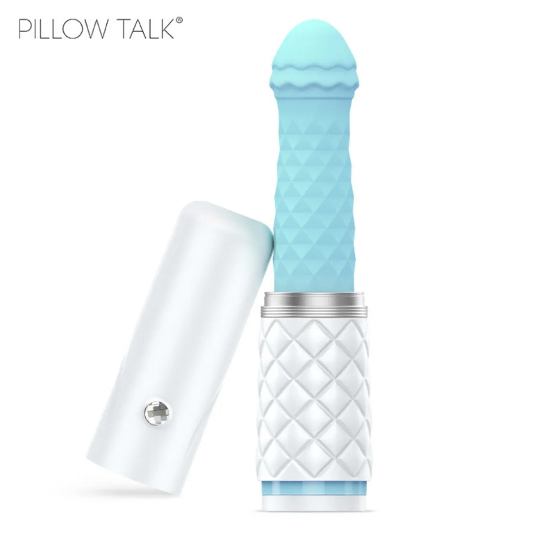 Pillow Talk Feisty 伸縮震動按摩棒，柔軟矽膠製成，設有旅行鎖與Swarovski水晶按鈕。