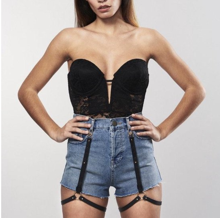 性感時尚 Bijoux Indiscrets Maze 黑色褲吊帶，搭配短褲或內衣，增添個性與時尚魅力。