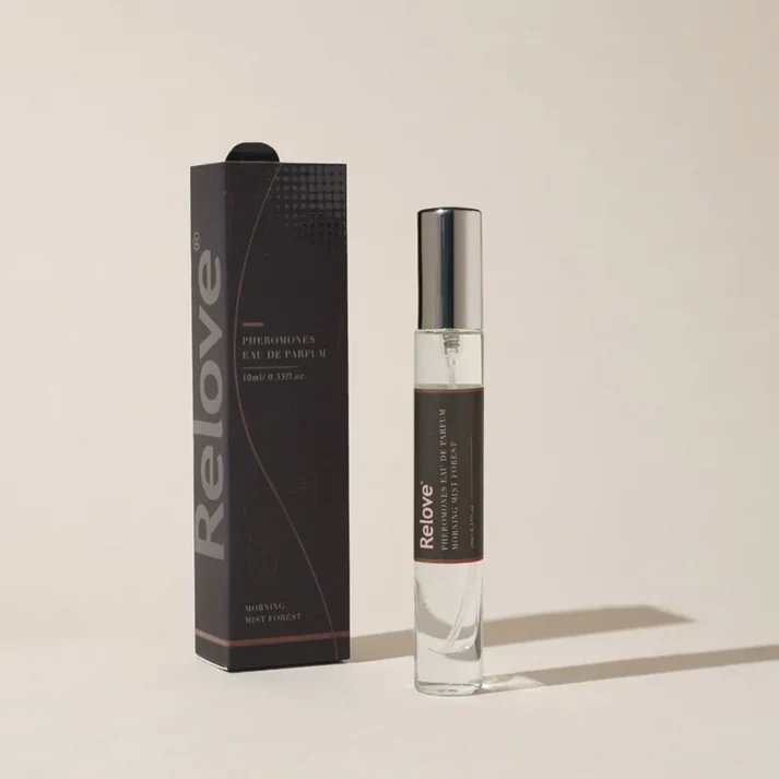 Relove 費洛蒙香水-06 晨霧之森，細緻木質調與柔和花香，提升個人魅力，適合日常及約會。