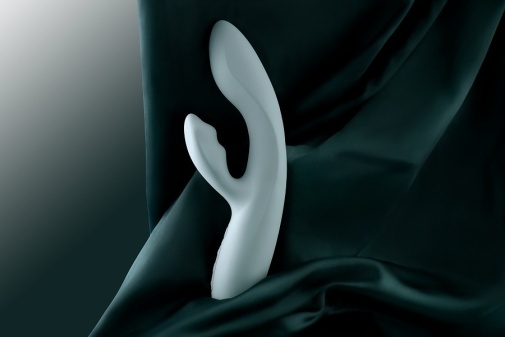 APP控制按摩棒，支援SVAKOM App遠程操作，可與伴侶共享情趣互動體驗。