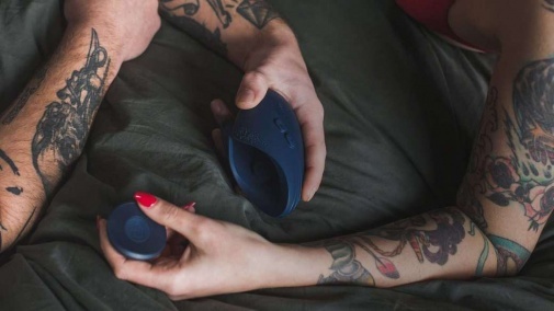 Hot Octopuss Pulse Duo 藍色情趣玩具，防水設計及遙控功能，帶來全新快感。