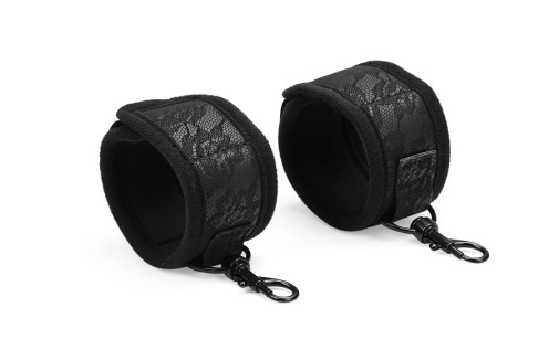 黑色蕾絲搭配柔軟氯丁橡膠，親膚舒適，時尚設計讓BDSM綁縛玩法更具美感與質感。