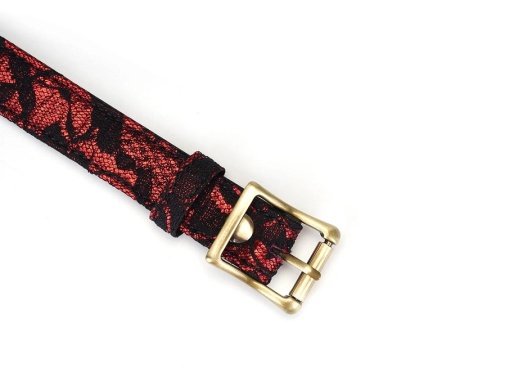 Liebe Seele頸圈採用復古銅扣，7段調節孔設計，可靈活調整貼合度，適合不同頸圍需求。