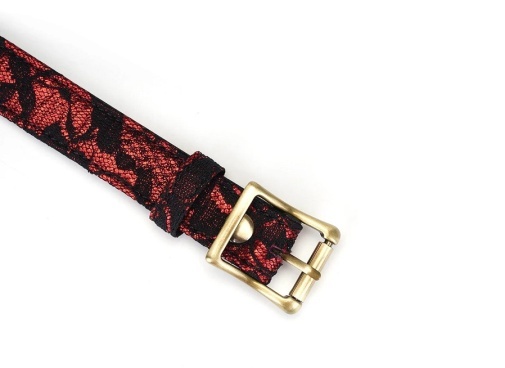 Liebe Seele頸圈採用復古銅扣，7段調節孔設計，可靈活調整貼合度，適合不同頸圍需求。