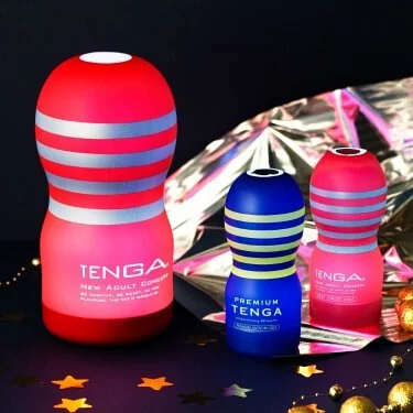 TENGA 創意 LED 房燈，123x245mm 設計，USB 連接無需電池，適合作為趣味燈具擺設。

TENGA LED 夜燈，紅色聚乙烯外殼，三段亮度調節，居家裝飾與實用照明的完美結合。