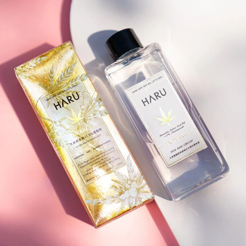 HARU INDULGE 熱感潤滑液，添加煙醯胺與大麻籽萃取，提升親密感。
