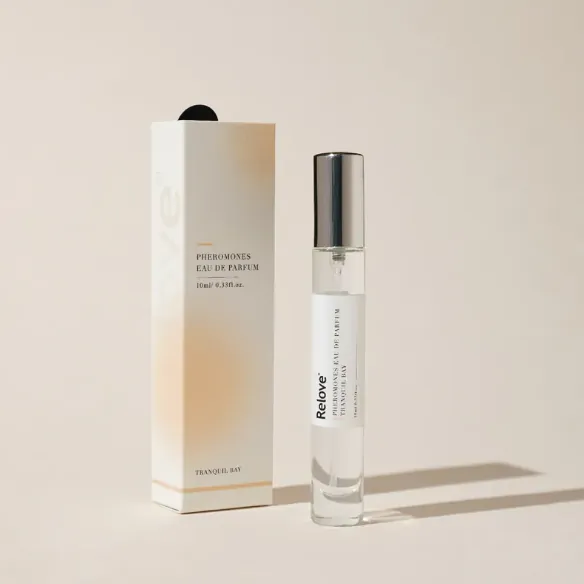 Relove 費洛蒙香水-02 寧靜峽灣，充滿清新氣息的松香與黑醋栗香調，帶來優雅持久香氣。