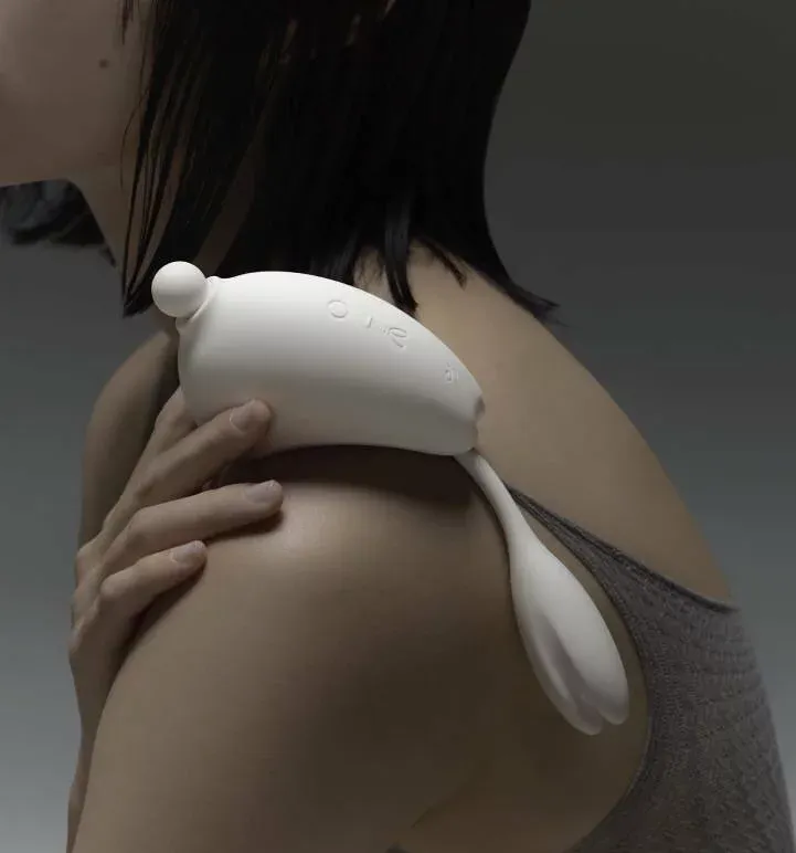 USB磁吸充電，底座兼具夜燈功能，增添夜間氛圍。