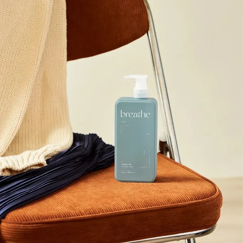 98%天然成分，瞬間乾爽，無致敏香精，適合日常私密護理。