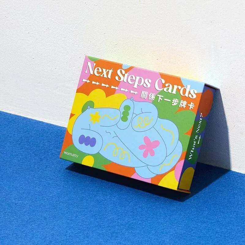 關係下一步卡牌，90張問題卡和5張功能卡，幫助建立深厚情感。
