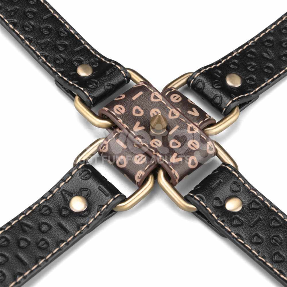 Lovetoy Rebellion Reign 十字枷套裝，包含手銬、腳銬及四向綑綁器，PU皮革與金屬製成，古銅色尖刺設計。