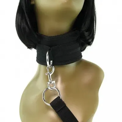 S&M Essentials 頸扣與皮帶套裝，完美結合舒適與控制，增添BDSM樂趣。