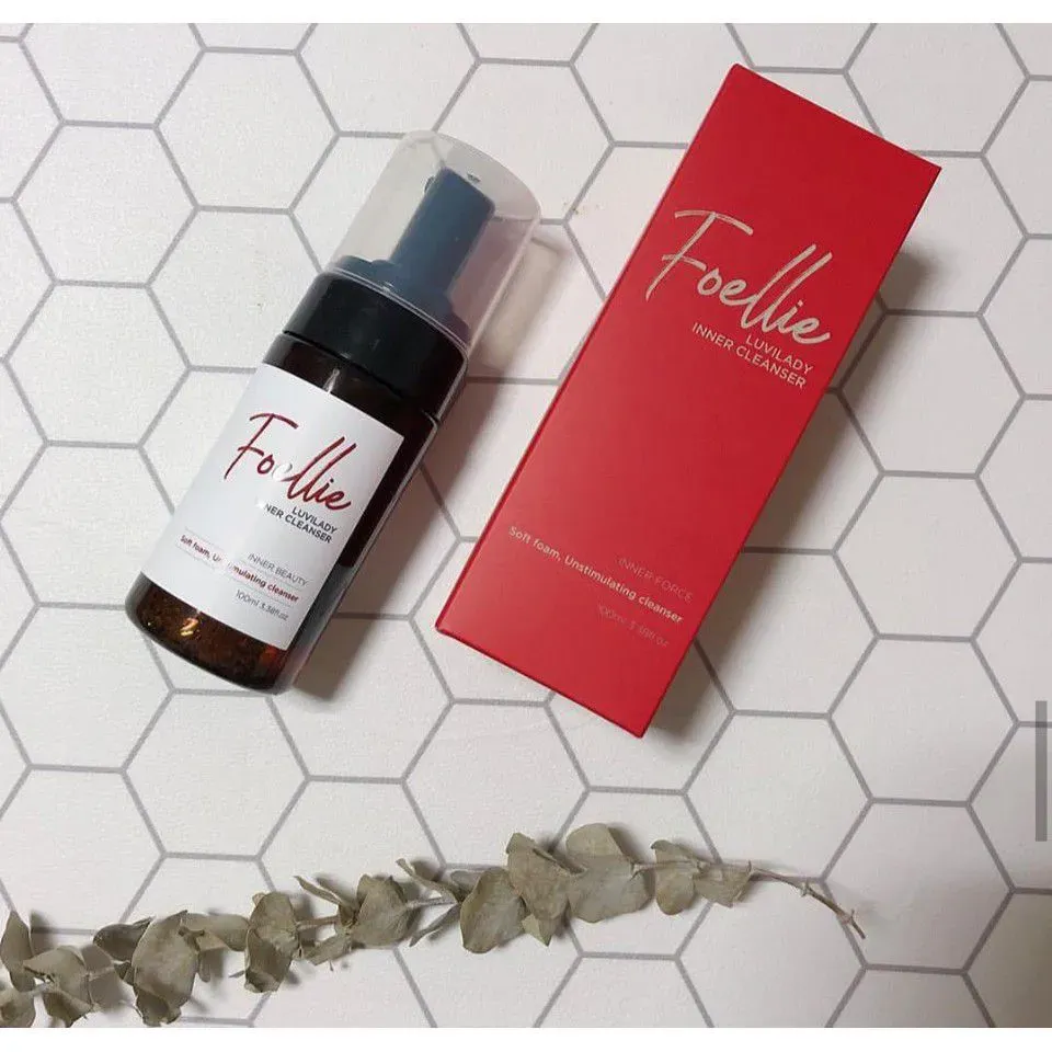 Foellie 女士私密處清潔泡沫 100ml，草本配方，玫瑰香氣，維持 pH 平衡，溫和清潔私密肌膚。