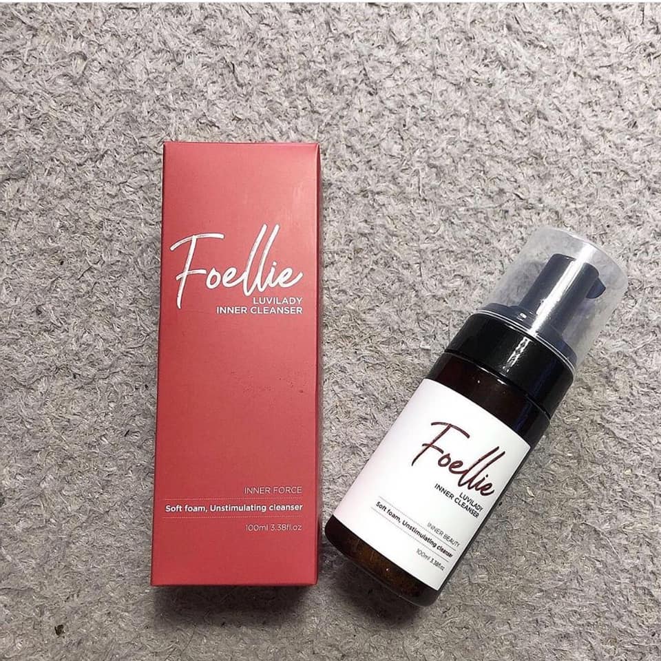 Foellie 私密清潔泡沫，pH 平衡護理，玫瑰香氛，消除異味，適合所有肌膚類型女性使用。