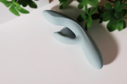 暖感加熱按摩棒，棒頭可加熱至38°C，增強刺激，提供更真實愉悅感受。