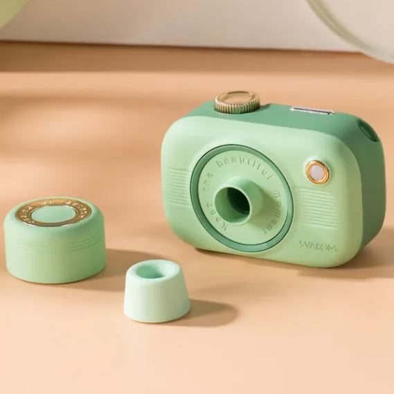 Svakom Alberta，相機造型設計，結合吸啜、震動與乳夾，帶來全面的愉悅體驗。