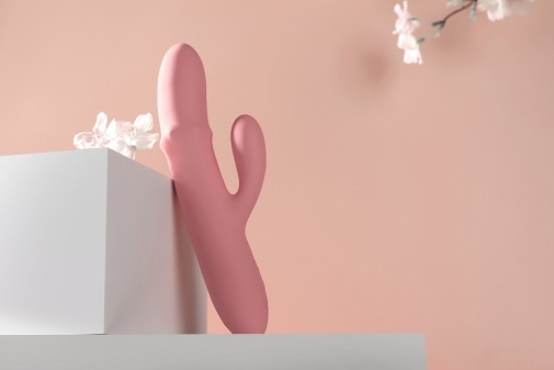 柔軟液態矽膠材質，親膚安全，人體工學設計貼合身體，提升舒適感受。