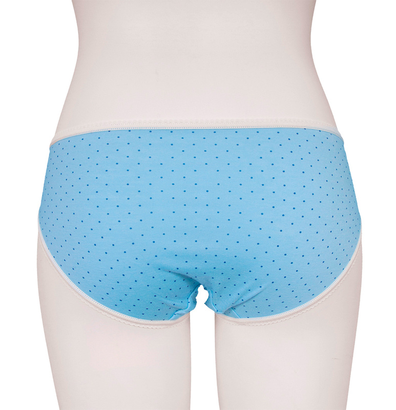 Tamatoys 女高中生內褲，柔軟布料與精細設計，完美貼合臀部曲線。