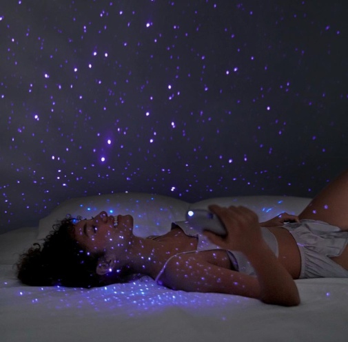 APP控制吸啜器，支援SVAKOM App遠程操控，適合個人使用或與伴侶互動。