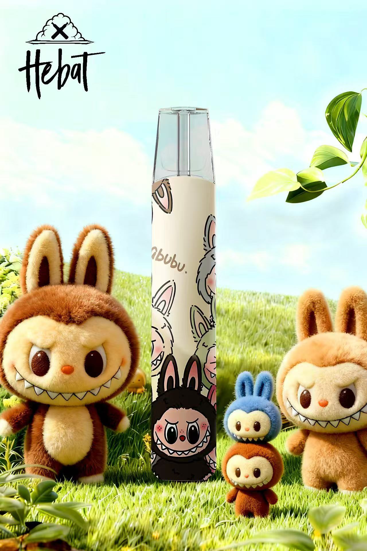 【HEBAT 喜貝卡通聯名一代通用主機】拉布布 LABUBU・蠟筆小新・哪吒・叮噹貓・皮卡丘・東京風格設計電子煙菸桿，通用SP2S，哩亞，魅嗨，Lana 等一代煙彈