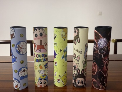 【HEBAT 喜貝卡通聯名一代通用主機】拉布布 LABUBU・蠟筆小新・哪吒・叮噹貓・皮卡丘・東京風格設計電子煙菸桿，通用SP2S，哩亞，魅嗨，Lana 等一代煙彈