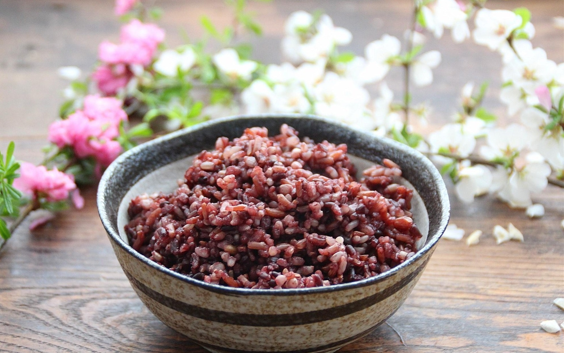 买回糙米不会做，做的糙米饭又硬又难吃，教你小妙招，老人都能吃_手机搜狐网