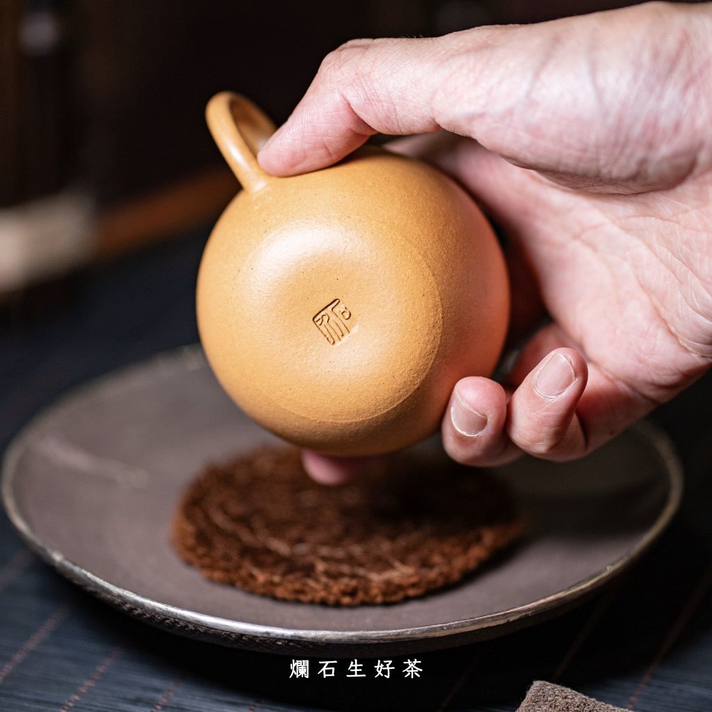 玉成窯款一粒珠-石介落款｜原礦金黄段泥