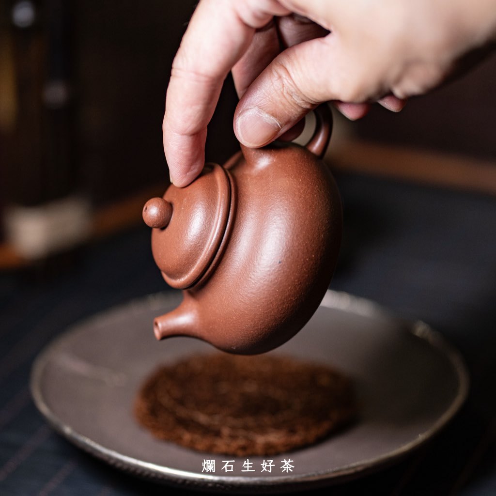 容天壺-石介落款｜原礦黃龍山紫泥