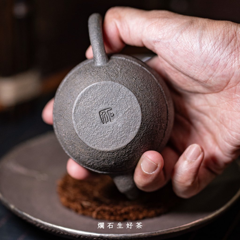 赤鐵玄壺-石介落款｜黃龍山原礦紫泥