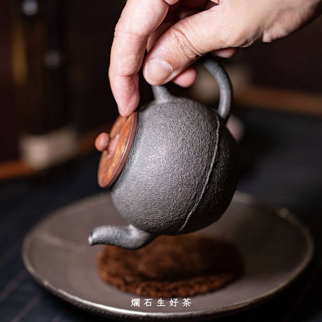 赤鐵玄壺-石介落款｜黃龍山原礦紫泥