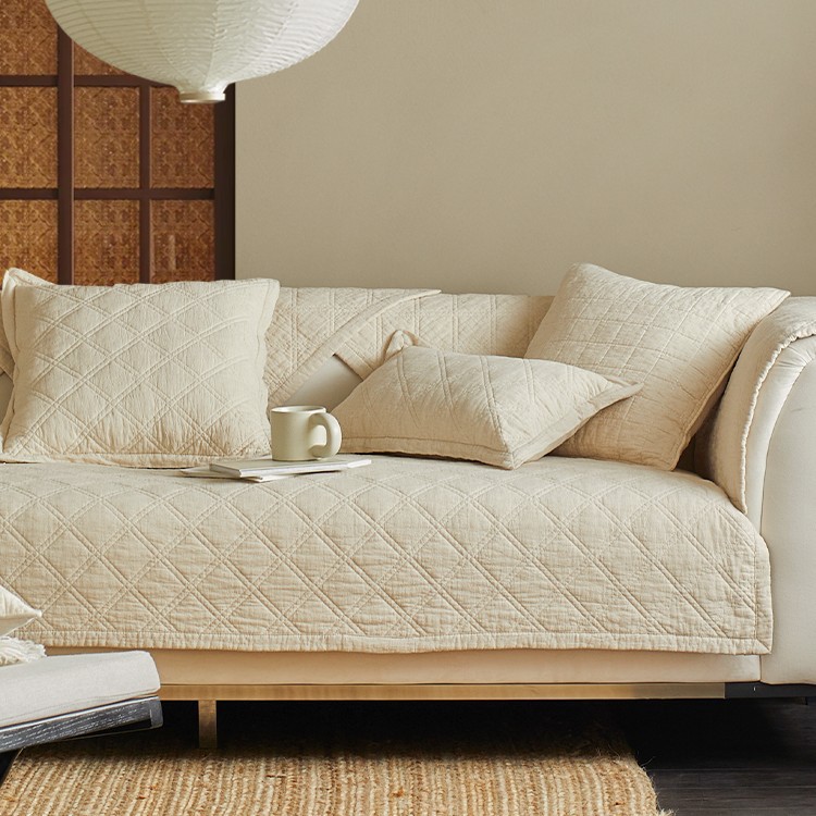 天然綿麻和風ソファカバー キルティング加工 防ダニ 抗菌 ウォッシュドコットン 高密度編み 肌に優しい シリコン滑り止め付き ズレにくい 洗濯機丸洗いOK オールシーズン対応 ペット対策 汚れ防止 へたりにくい 11サイズ展開-Giipet