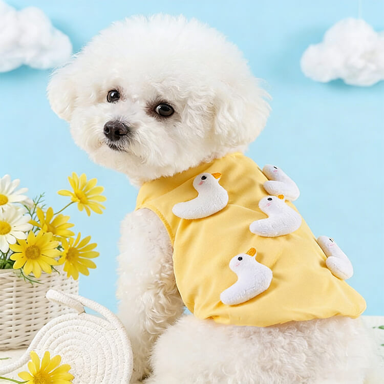 立体アヒルちゃんペット服 立体デザイン 可愛い ふわふわ 肌触り優しい イエロー 元気いっぱい 犬 猫 誕生日 ギフト プレゼント お祝い SNS映え 写真撮影 柔らかい 癒し 人気 ペット用品