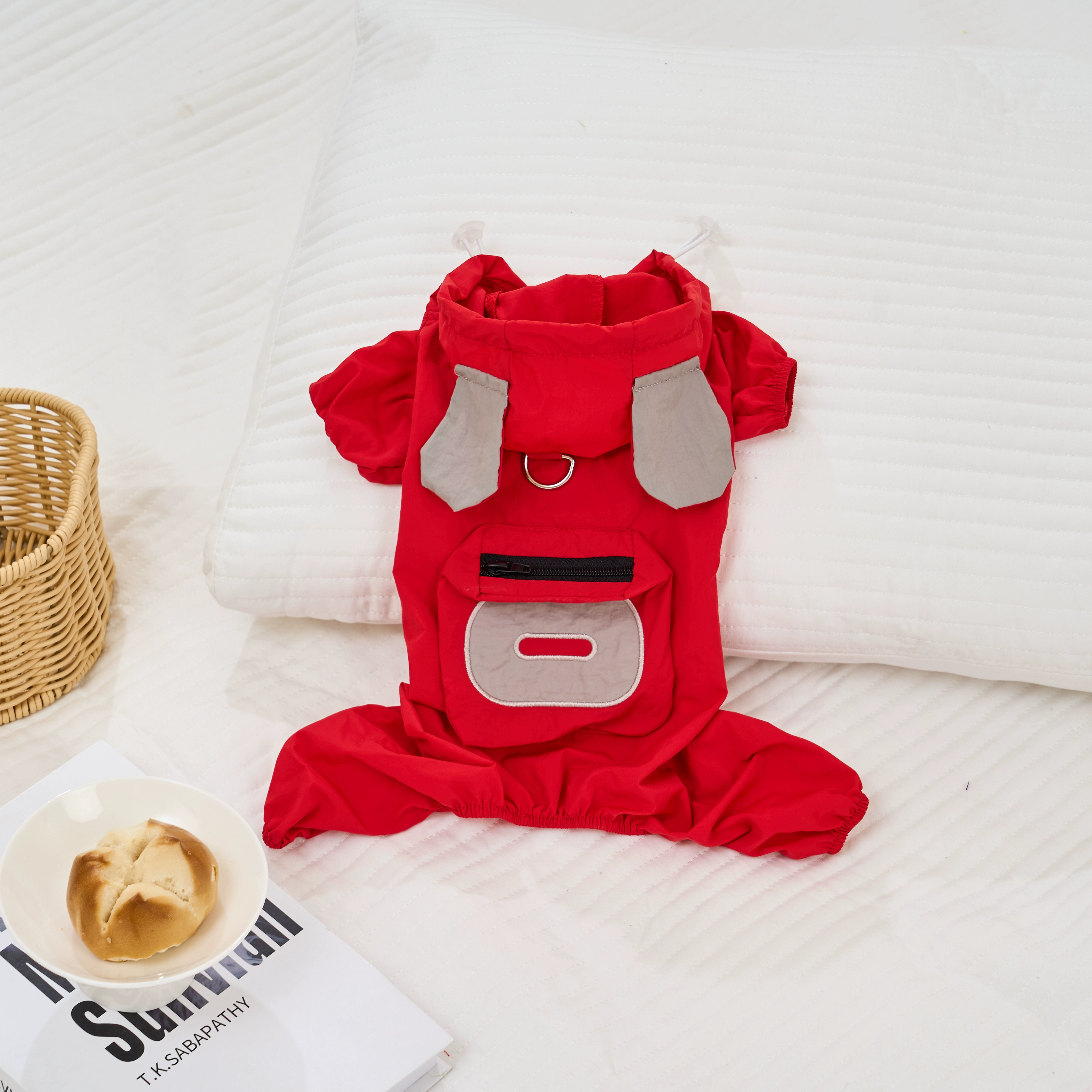 犬用レインウェア 4本足 軽量アウトドアウェア オールシーズン対応 防風 防水 防汚 ドッグウェア 一体型ハーネスDカン付き ミニポケット 着脱簡単 伸縮性袖口 耳付きフード付き 小型犬 中型犬 大型犬 寒さ対策 梅雨対策 汚れ防止 花粉対策-Giipet