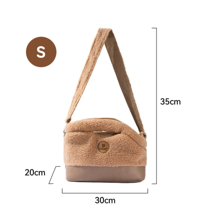 秋冬モコモコショルダーバッグ ペットキャリーバッグ ラムスウール 犬猫兼用 防寒保温 ふわふわ暖かい 3WAY 飛び出し防止 安全ロック搭載 水洗い可能 お手入れ簡単 丈夫で長持ち 引っ掻きに強い 肩負担軽減 疲れにくい 広々快適空間 安定感抜群 小型犬 中型犬 お出かけ