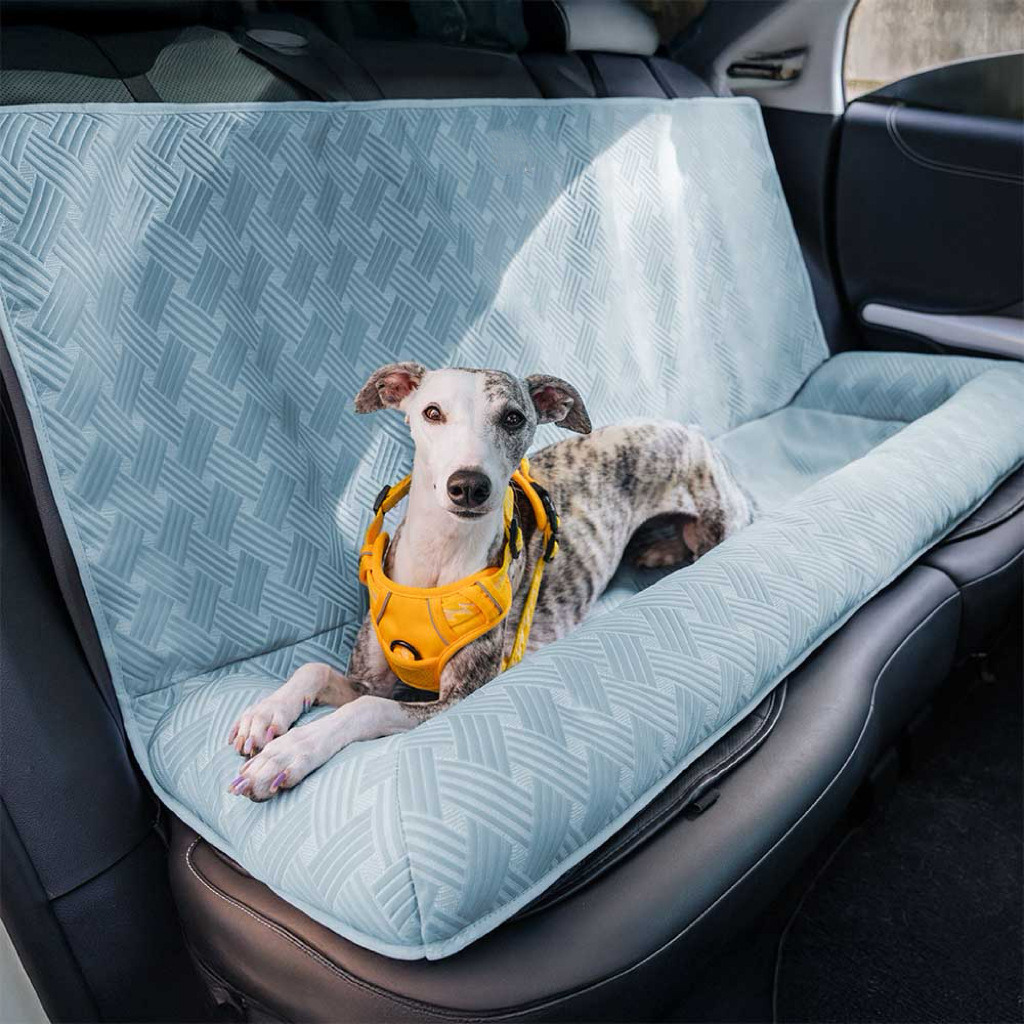 ペット用車載パッド ドライブシート 犬猫兼用 防水防汚加工 滑り止め仕様 クッション入り 車内シート保護 取り付け簡単 旅行・通院・お出かけに最適 小型犬 中型犬対応 洗濯可能 丈夫な耐久素材 四季通用