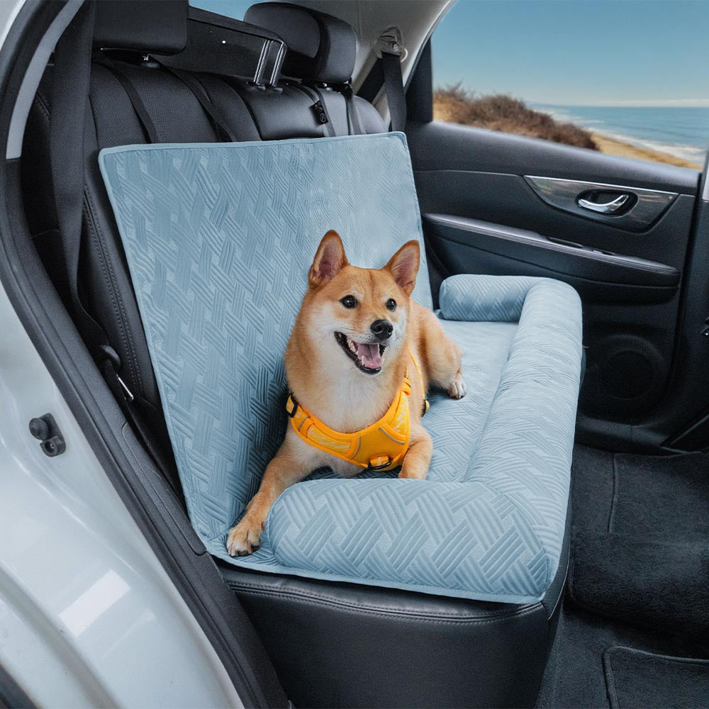 ペット用車載パッド ドライブシート 犬猫兼用 防水防汚加工 滑り止め仕様 クッション入り 車内シート保護 取り付け簡単 旅行・通院・お出かけに最適 小型犬 中型犬対応 洗濯可能 丈夫な耐久素材 四季通用
