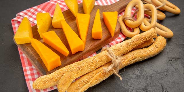 Best Crackers to Go with Cheese – Must-Know Food Pairings – Table Matters