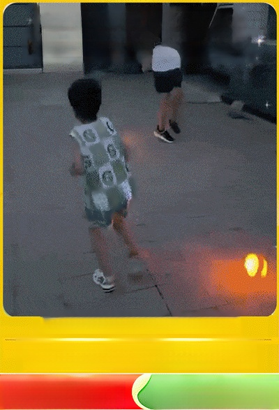 [สูงขึ้นอย่างมีความสุข] ลูกบอลกระโดดส่องแสงได้สำหรับเด็ก
