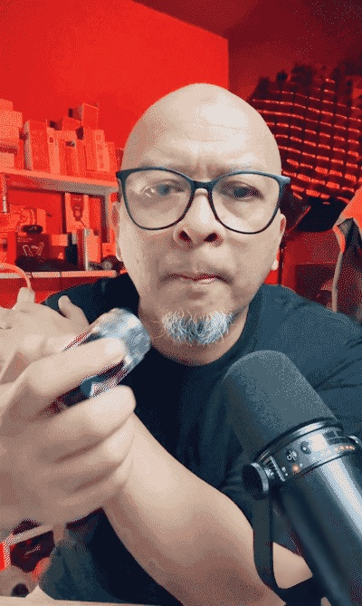 HFH-【炫酷机甲】新款磁吸酷炫电动剃须刀_08-1.gif