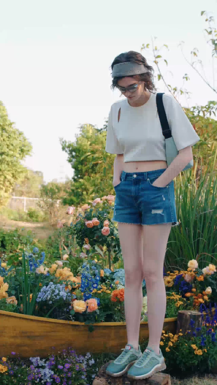 WOMEN'S TRAVEL TRAINER