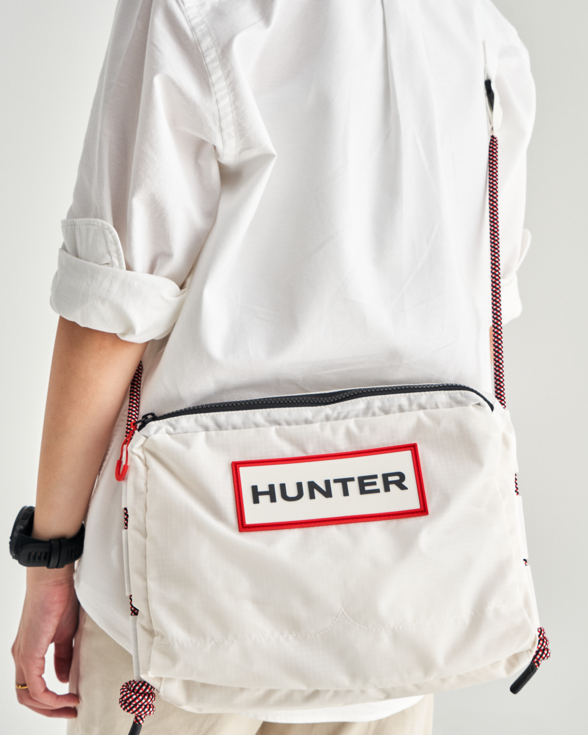 バッグ・カバンその他 HUNTER UNISEX Travel Ripstop Sacoche White Red Box Logo UBC1 TRAVEL RIPSTOP SACOCHE-Hunter Boots Singapore – Hunter Singapore