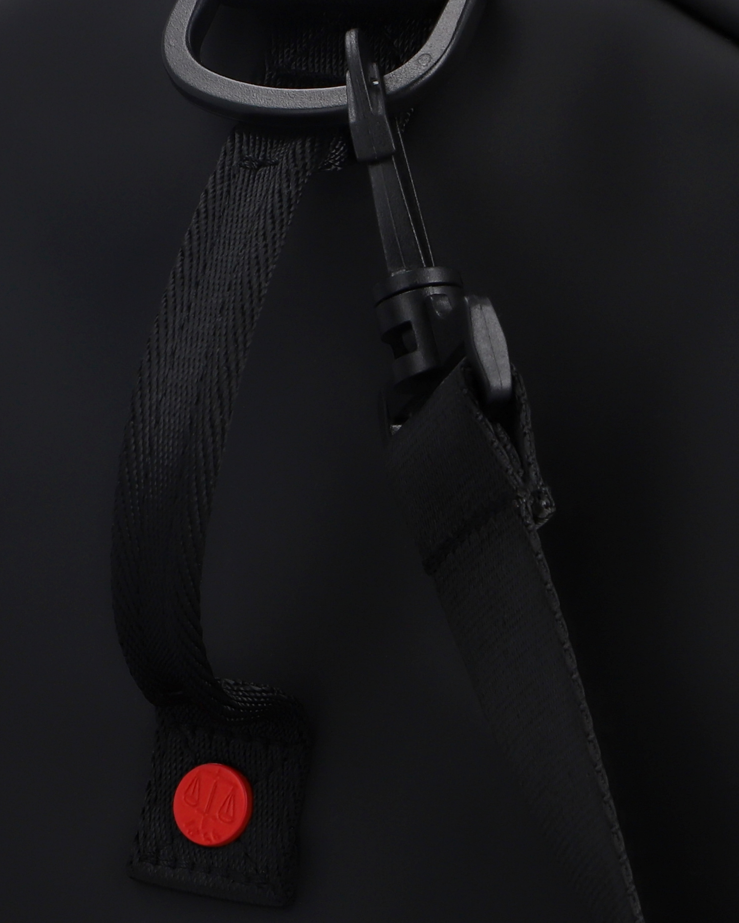 DOWNPOUR CABIN BARREL BAG