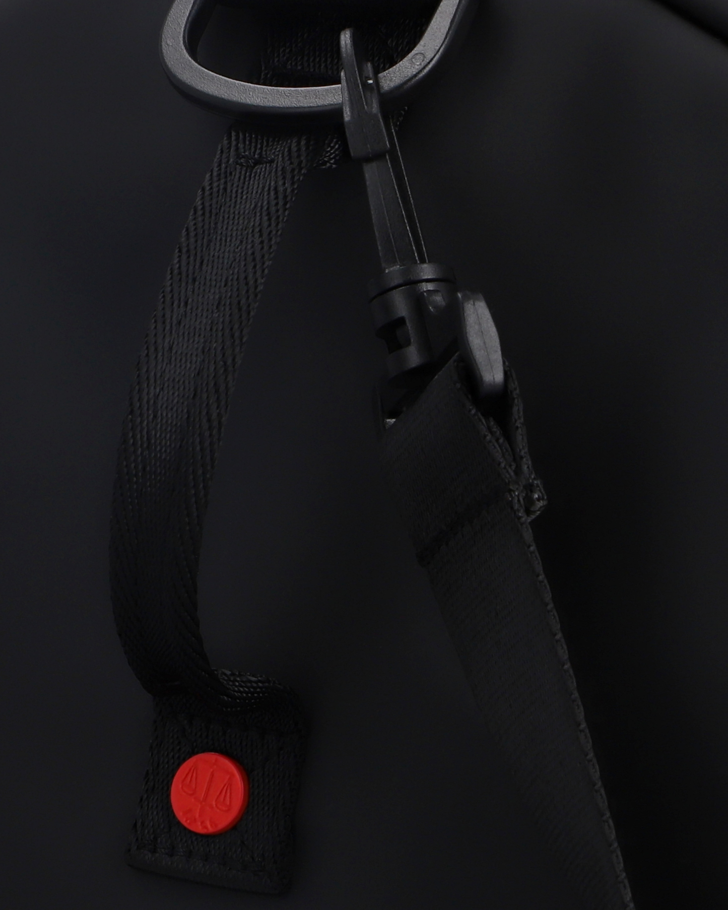 DOWNPOUR CABIN BARREL BAG